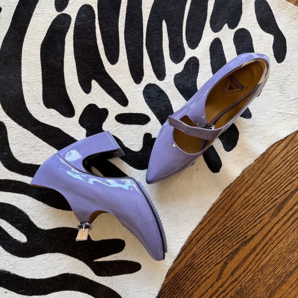 FAST CARS | John Fluevog Glossy Lavender Heels - Picture 3 of 7